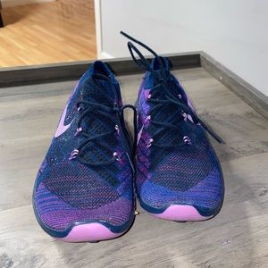 Women’s fly knit running shoes